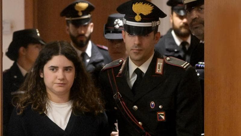 Chiara Petrolini, al momento de llegar al tribunal. 