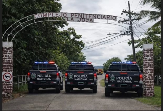 Se mantiene suspensión de visitas en La Joya por crimen de reo
Como medida inmediata tras el hecho, el Ministerio de Gobierno ordenó la suspensión temporal de visitas en el complejo penitenciario La Joya