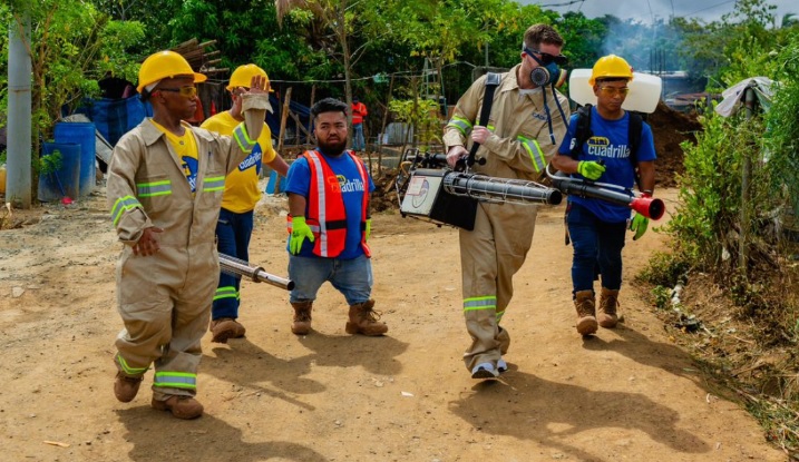 Arranca “Dengue Cero” en Las Garzas con fumigación y limpieza de criadero 
La actividad se concentró en el sector de Dos Mares, una comunidad donde se mantiene la alerta porque se han registrado 65 casos de dengue.