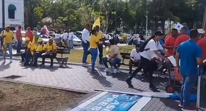 Empiezan a llegar para la marcha que arranca del Parque Porras.