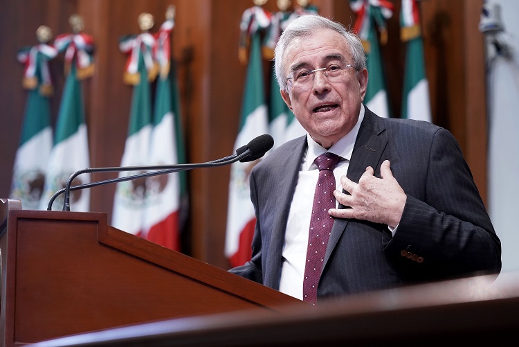 #MundoCri El gobernador del estado mexicano de Sinaloa, Rubén Rocha Moya, dejará el cargo mientras duren las investigaciones.