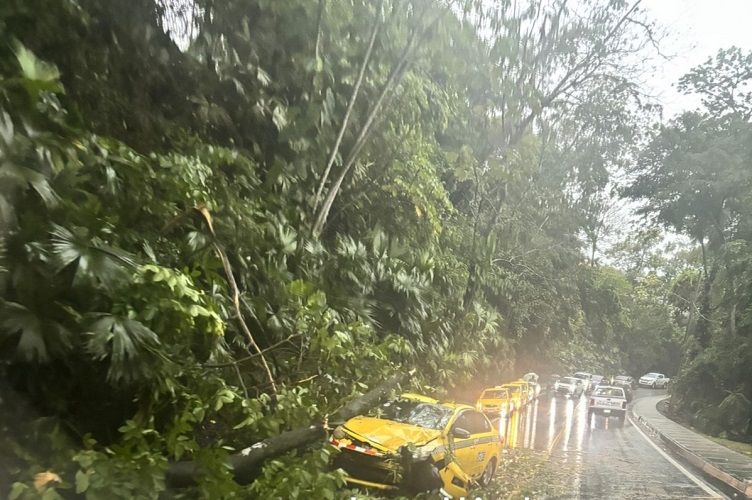 Fuertes lluvias provocan deslizamientos y daños en Colón
