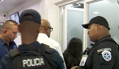 Fiscalía Electoral le cae a la Alcaldía de Stefany Peñalba 
Los equipos ingresaron a varias áreas del municipio, entre ellas el despacho superior de la alcaldesa,