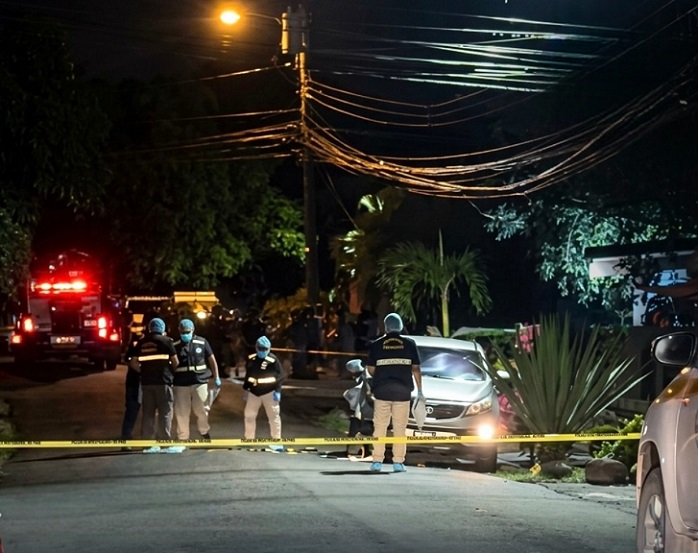 El hombre murió dentro de la camioneta.  /  Foto: NoticiaC9
