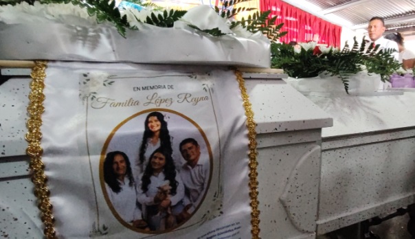En este hecho de tránsito murieron los esposos Benjamín López y Celideth Reina, además de sus hijas Eimye López, de 19 años, y una menor de 17.