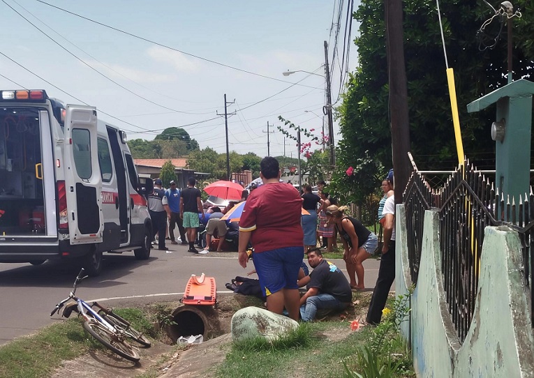#SucesosCri Los niños y la madre fueron trasladados al Hospital Gustavo Nelson Collado de Chitré para recibir atención médica.