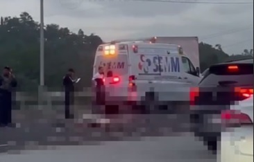 Fatal accidente en Burunga deja un muerto y colapsa la autopista 
La víctima falleció en el lugar, mientras que la otra persona involucrada fue trasladada para recibir atención médica.