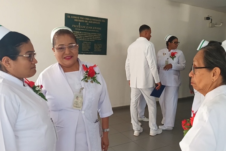 La Semana de las Enfermeras y Enfermeros se celebra como un reconocimiento a la dedicación, entrega y sacrificio de estos profesionales que desempeñan un papel esencial en el sistema de salud panameño.