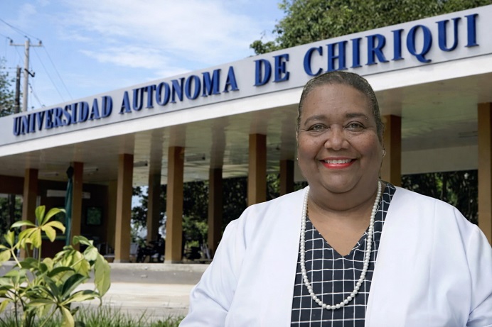 #SucesosCri Esta causa penal fue abierta luego de que, del 20 de junio de 2017 al 29 de diciembre de 2022, la imputada presuntamente ejerció como doctora, decana y profesora de la Facultad de Medicina.