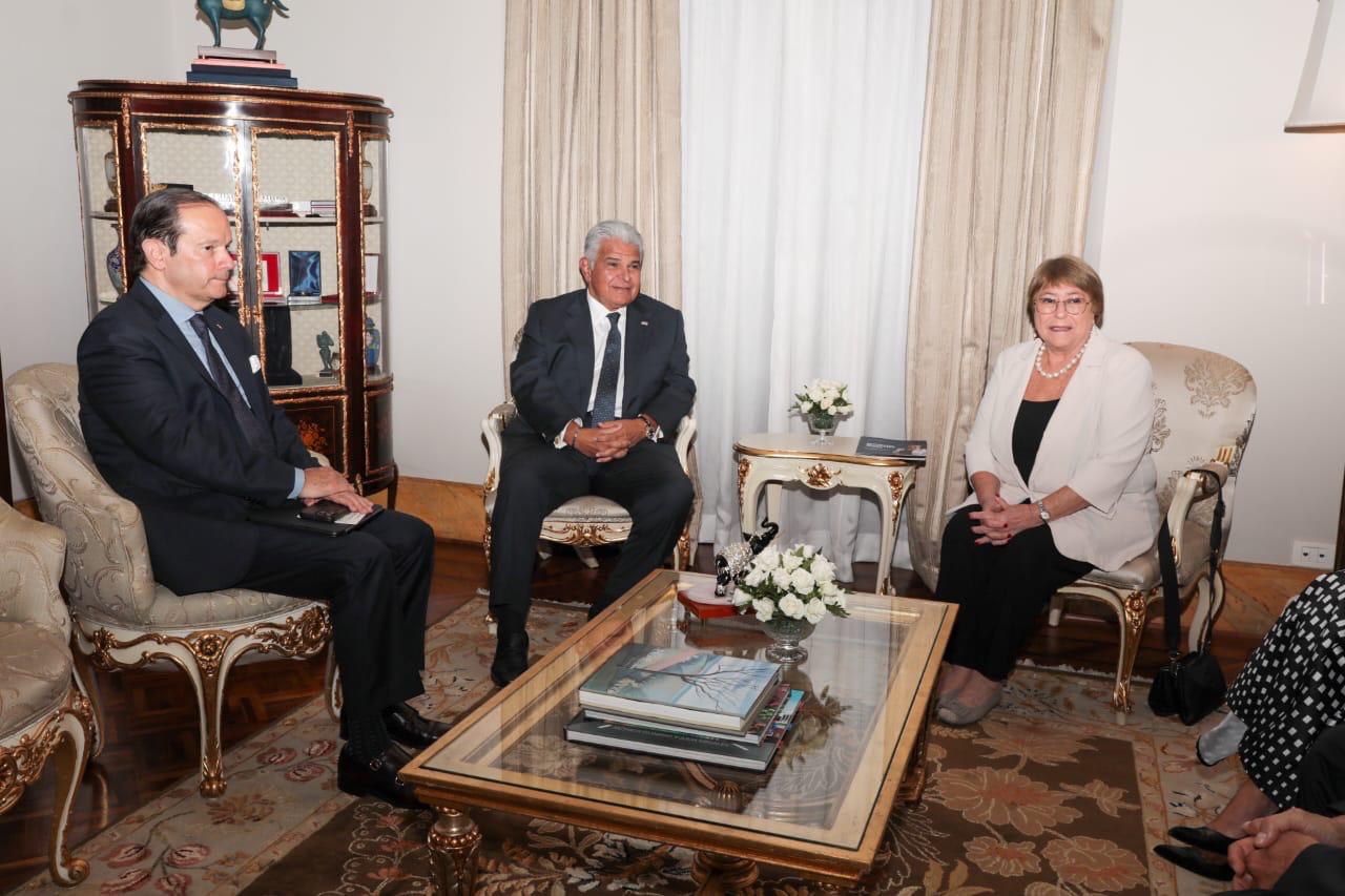 Mulino recibe a Michelle Bachelet en medio de gira por la ONU
Ambos conversaron sobre el papel que debe asumir la ONU en un escenario global marcado por tensiones políticas, seguridad regional y desafíos migratorios.
