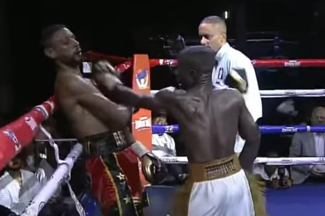 #DeportesCri El combate fue el estelar de la cartilla 'Choque de Invictos' que se realizó en el Gimnasio Tierra de Campeones Atheyna Bylon.
