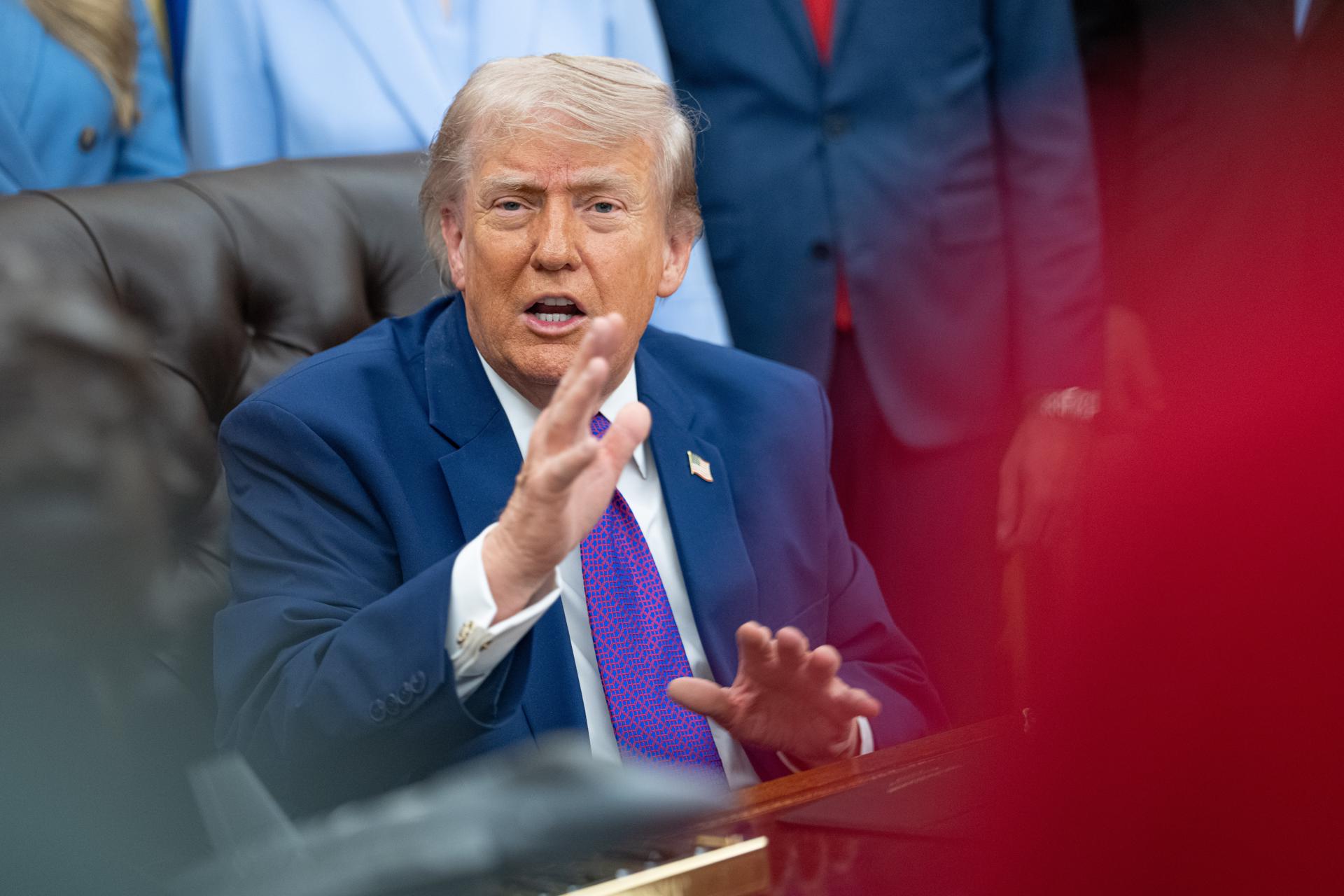 Trump anuncia acuerdo de paz con Irán y reapertura de Ormuz