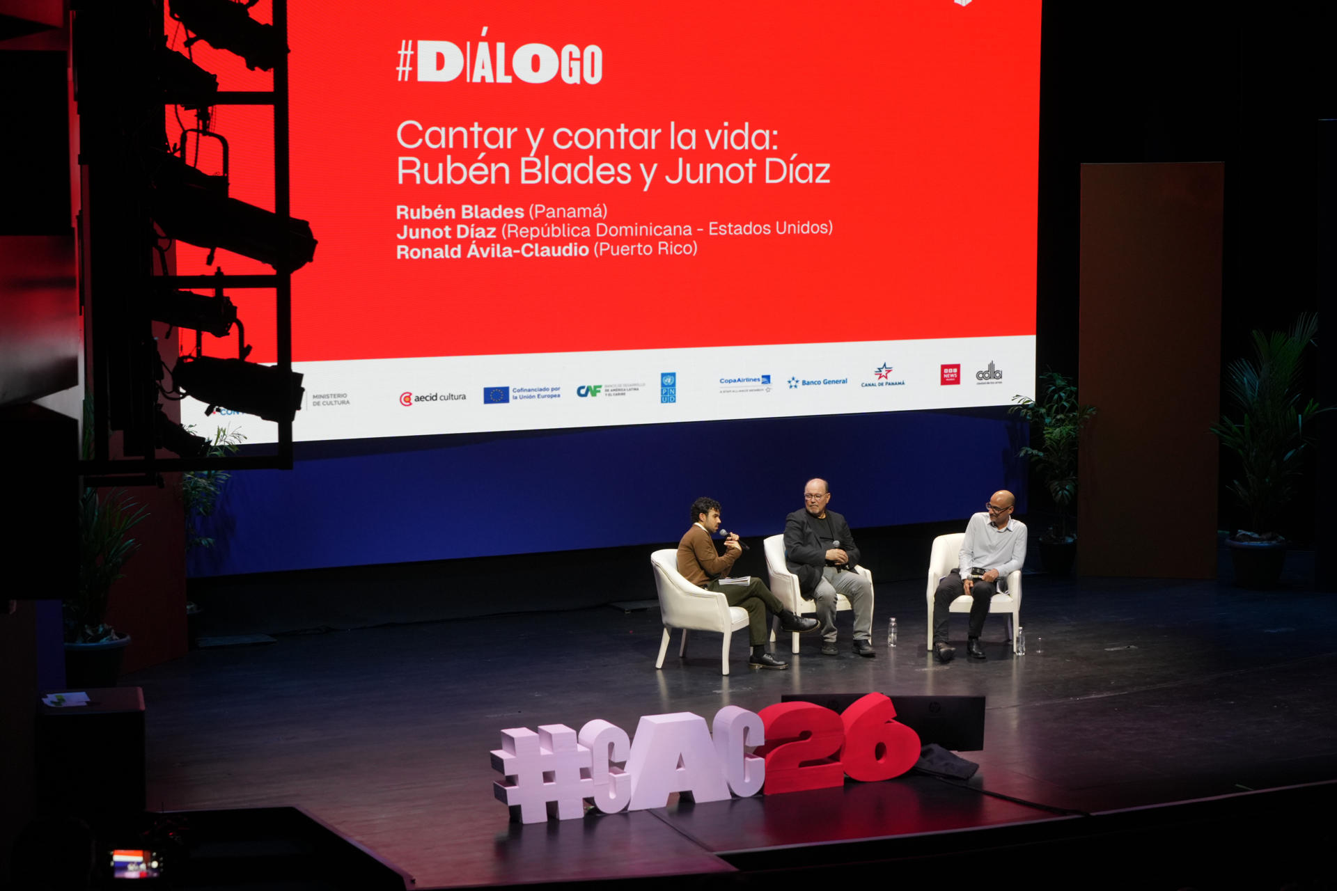 Rubén Blades deja sus maracas y “Patria” en la Caja de las Letras
Blades agradeció el reconocimiento y aseguró que su carrera ha sido posible gracias al aporte de muchas personas.