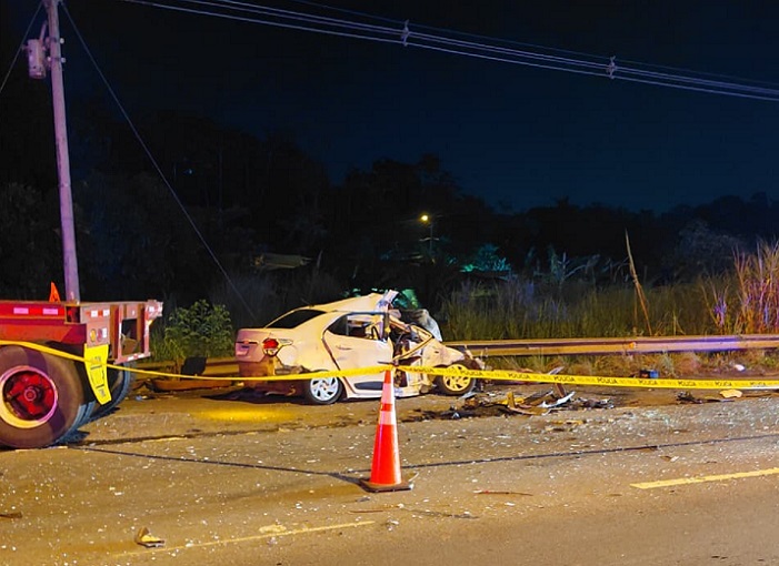 #SucesosCri La v1ct1m4 f4ll3c10 en el lugar del accidente, dentro de uno de los vehículos.