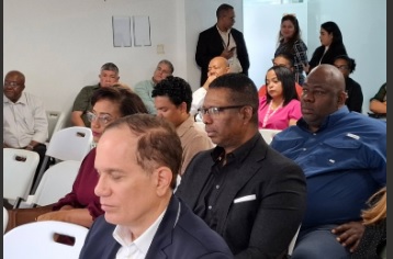 Buscan meterle turbo a reformas de Colón Puerto Libre Durante el encuentro se destacó la necesidad de impulsar y socializar el proyecto de reformas para lograr su aprobación en el Consejo de Gabinete