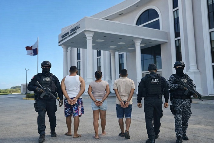 De los aprehendidos 15 fueron condenados y 4 quedaron bajo detención provisional.  /  Fotocomposición IA: Eric Montenegro