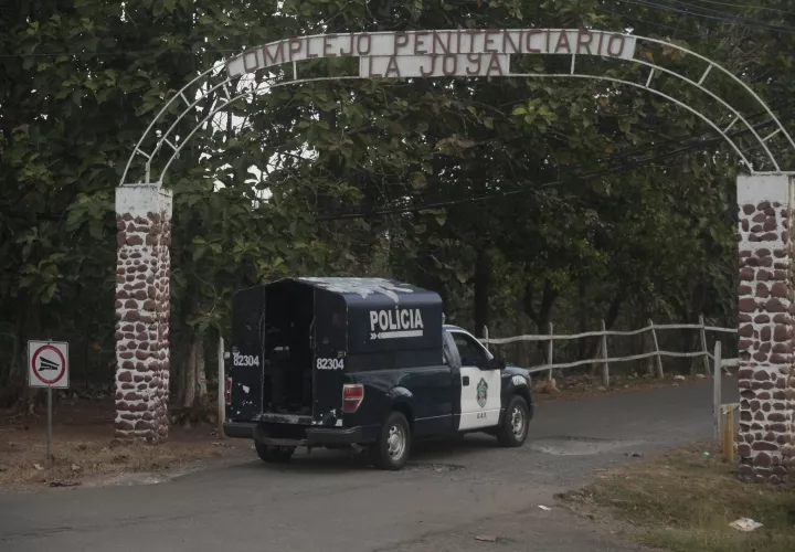 #SucesosCri Como consecuencia de este hecho, 13 reos murieron y 11 resultaron heridas. Y se puso en peligro a decenas de reclusos que se disponían a salir de ese pabellón.