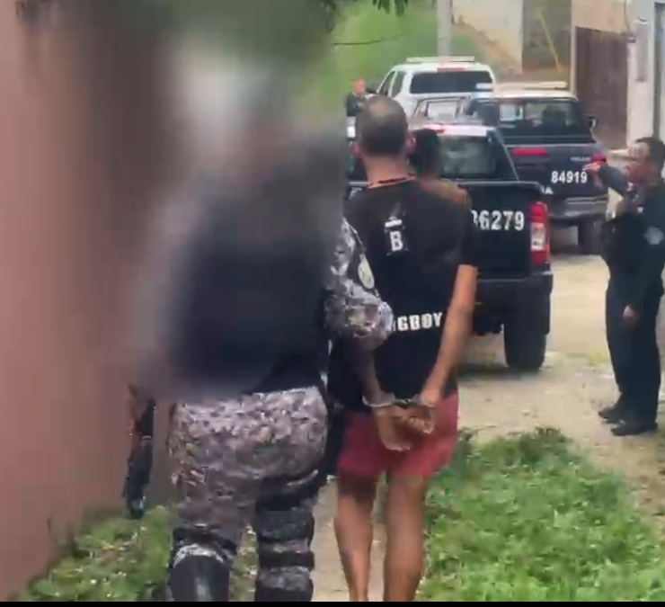 Les cayó la ley: seis detenidos por robo en Cativá 
Caicedo señaló que dentro de un inmueble se pudieron ubicar tres armas de fuego e indicios producto del ilícito.