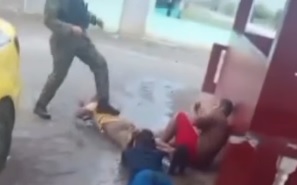 Cayeron en la parada: recapturan a tres fugados de La Joya en Tanara 
Minutos después, unidades policiales que participaban en la búsqueda llegaron al sitio y lograron interceptarlos.