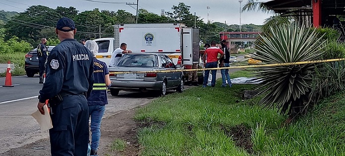 #SucesosCri Las autoridades están realizando campañas de concientización entre los peatones para que caminen en sentido opuesto al tráfico vehicular, de modo que puedan reaccionar si un vehículo se sale de la vía.