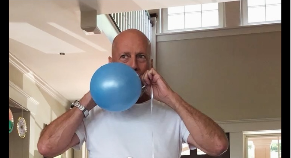 Bruce Willis reapareció tras casi 4 años de su diagnóstico de demencia 