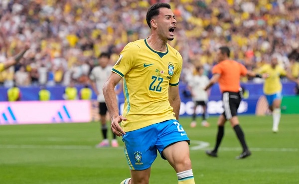 Gabriel Martinelli luego de anotar el gol que le dio el triunfo a Brasil. 