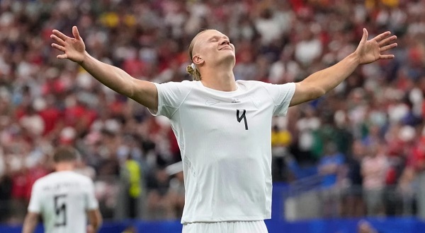Erling Haaland anotó el gol del triunfo para Noruega. 