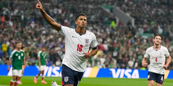 Jude Bellingham anotó dos goles para liderar el ataque de Inglaterra.