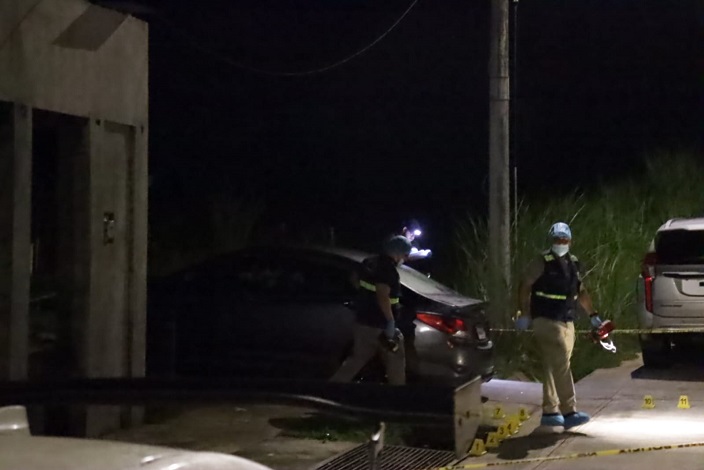 La víctima quedó muerta tras el volante.  /  Foto: Alexander Santamaría