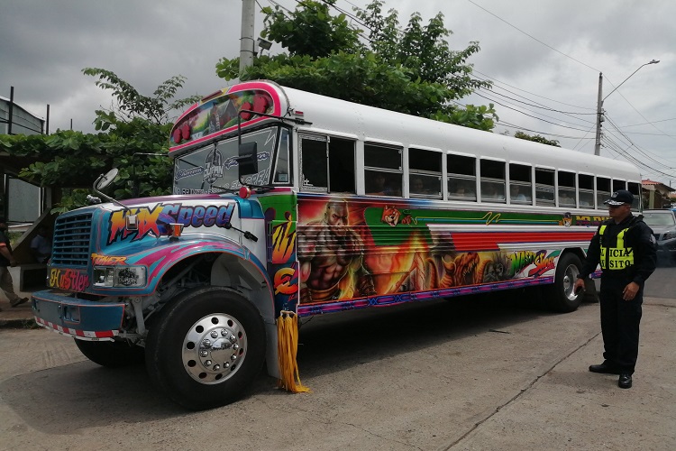 La medida también será aplicada dentro de todas las rutas internas afiliadas a Sicamoch, por lo que dentro de los autobuses se deberá colocar un letrero con el número de teléfono habilitado para las denuncias. Foto. Eric Montenegro