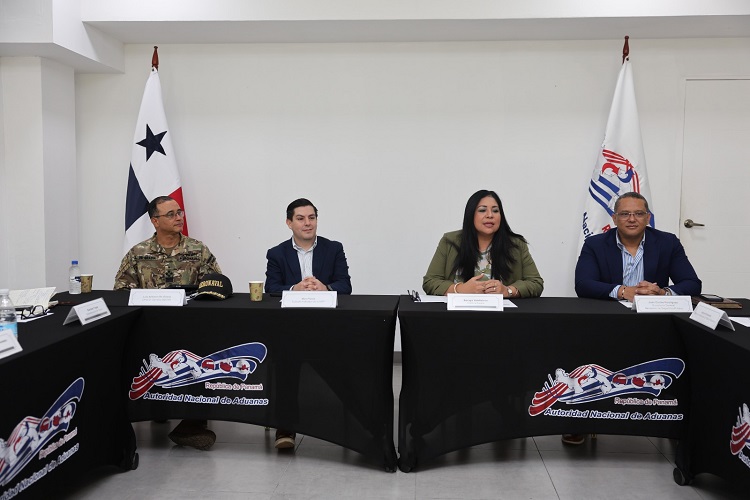 Los miembros de la Fuerza de Tarea Portuaria, analizaron la posibilidad de formalizar una mayor cooperación mediante la firma de un Memorando de Entendimiento entre Aduanas y los estamentos de seguridad liderados por el Ministerio de Seguridad. Foto. Cortesía