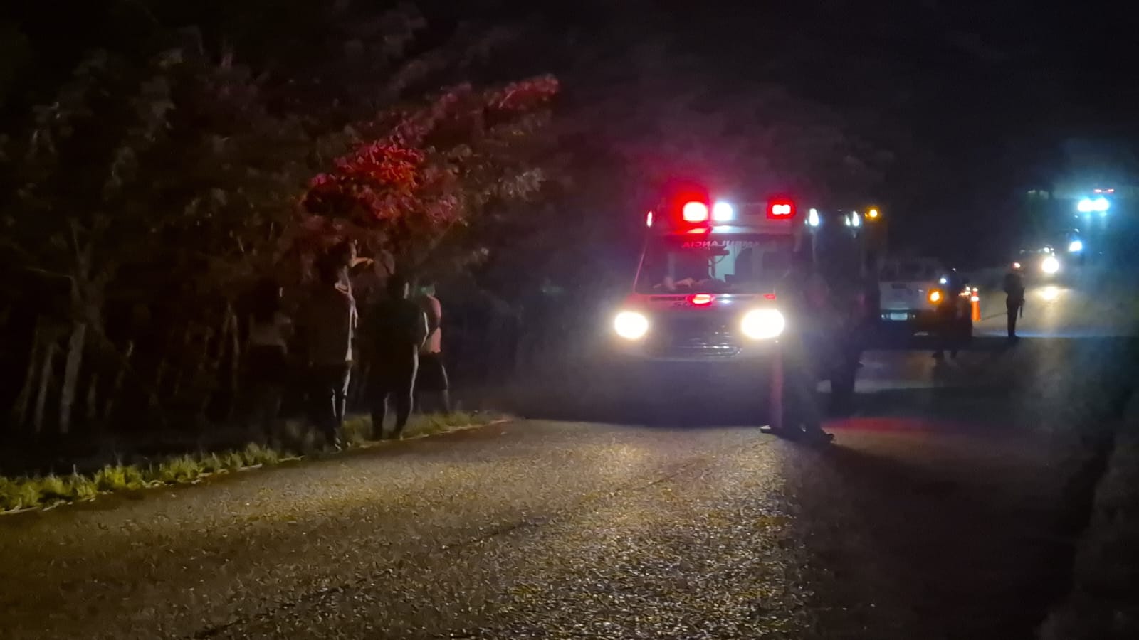 Todo se dio cuando el joven subió al colectivo, y se quedó parado cerca a la entrada del bus.