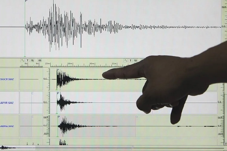 El último terremoto devastador en el país se registró en 2007 en la región sureña de Ica, donde un sismo de magnitud 7.9 causó la muerte de unas 500 personas y millonarias pérdidas materiales. 