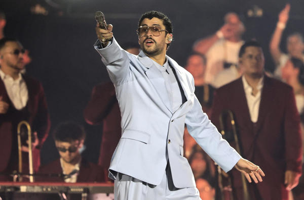 Bad Bunny regresa "a casa" llevando "esperanza y fuerza" a Puerto Rico 
