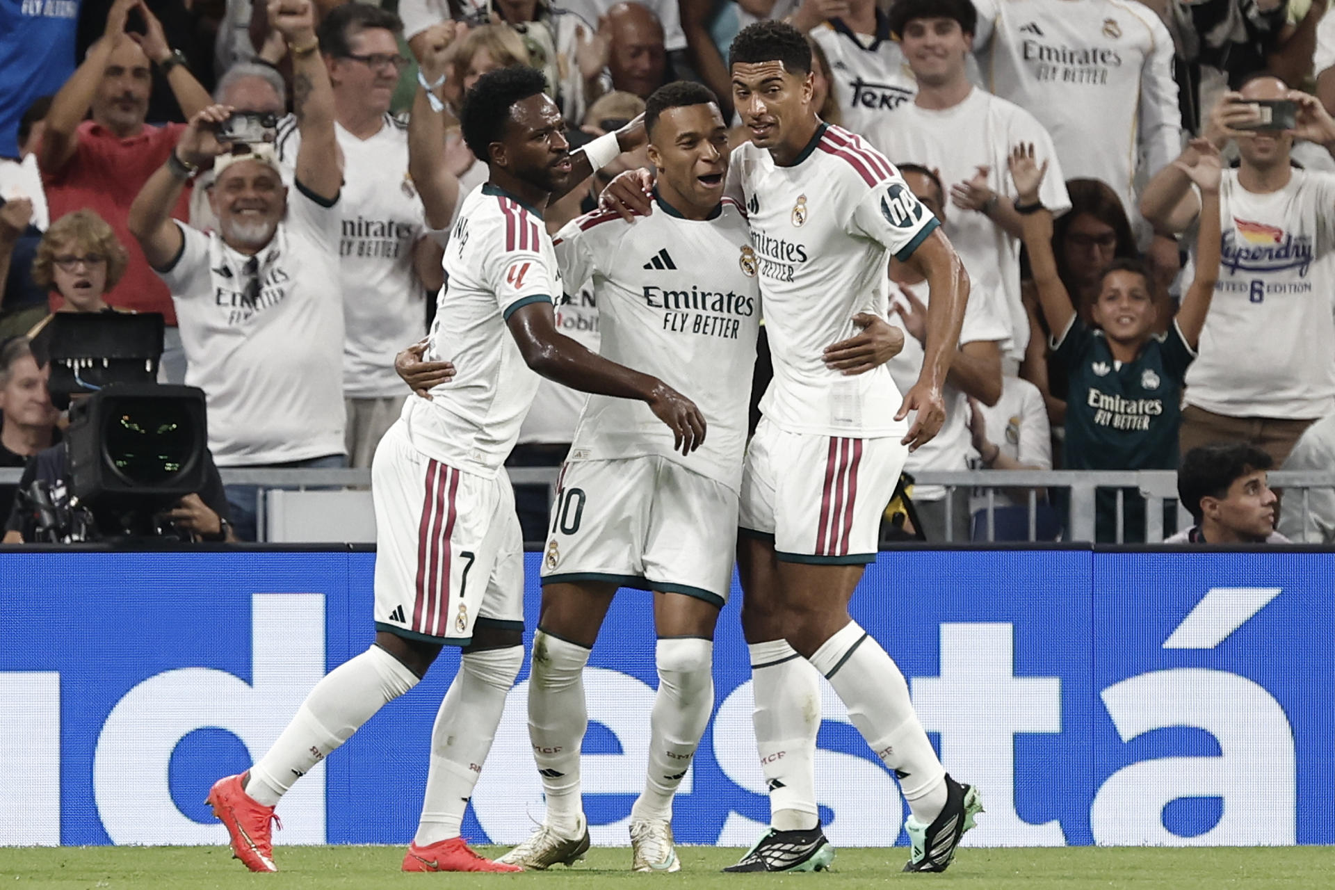 Real Madrid golea al Rayo Vallecano con doblete de Mbappé 