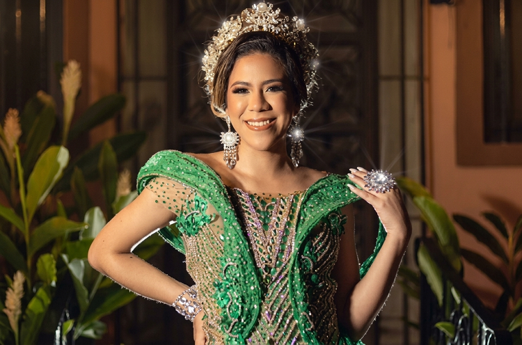 ¡Andaba fogoso! Sujeto le envía fotos de su rifle a la reina de San Carlos 