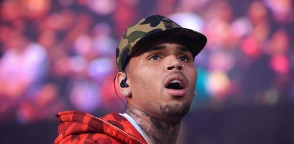 Chris Brown le suelta $9.5 millones a exempleada tras ataque de su perro 