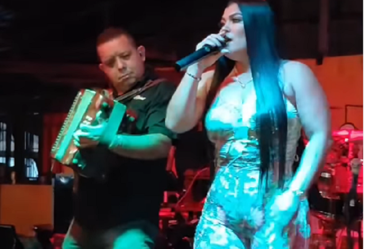 Nerys se goza el descontrol de la gente: "Se me ve el... eso me lo dejó Dios" 