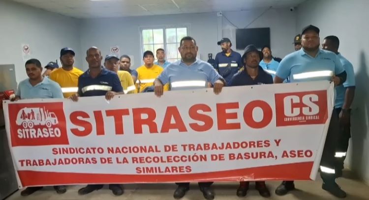 Sindicato de trabajadores de aseo de Colón, preocupados por el futuro de la recolección de la basura en el distrito. Foto: Cortesía