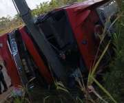Escena del accidente del bus de la ruta Chepo Corredor terminó chocado con un objeto fijo.