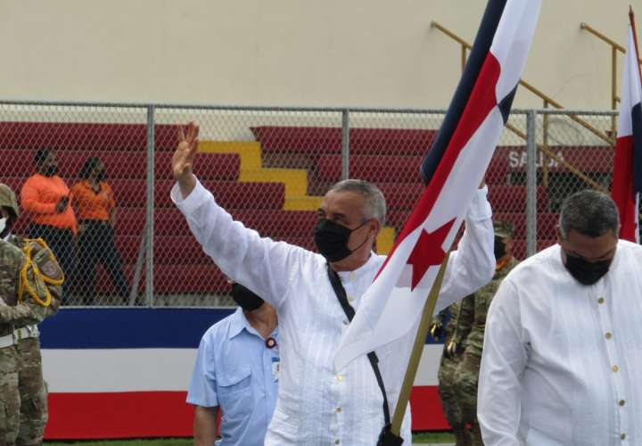 Fiesta patriótica por segundo día en el Rommel Fernández  [Video]