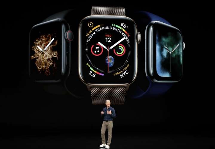 El nuevo Apple Watch 4 se exhibe en el Teatro Steve Jobs durante un evento para anunciar nuevos productos el 12 de septiembre de 2018 en Cupertino, California. AP Photo