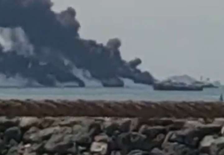 Arden tres embarcaciones chinas  [Video]