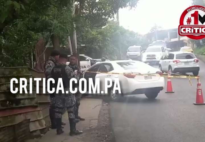La víctima siguió conduciendo y paró en un área segura en donde fue auxiliado por la Policía. Imagen Landro Ortiz