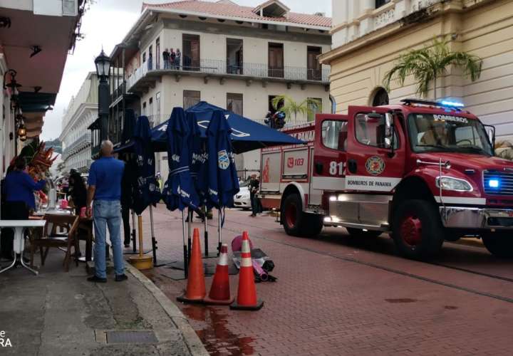 Bomberos controlan incendio en restaurante de Casco Antiguo