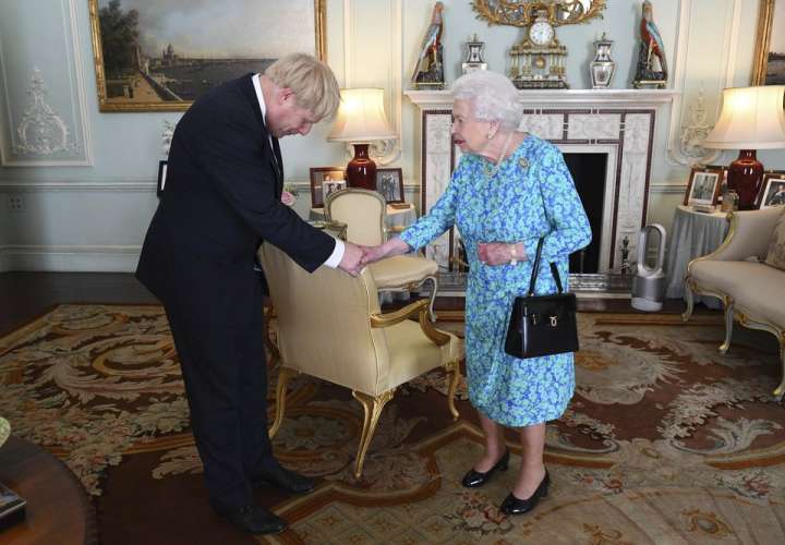 Boris Johnson asume el cargo de primer ministro británico
