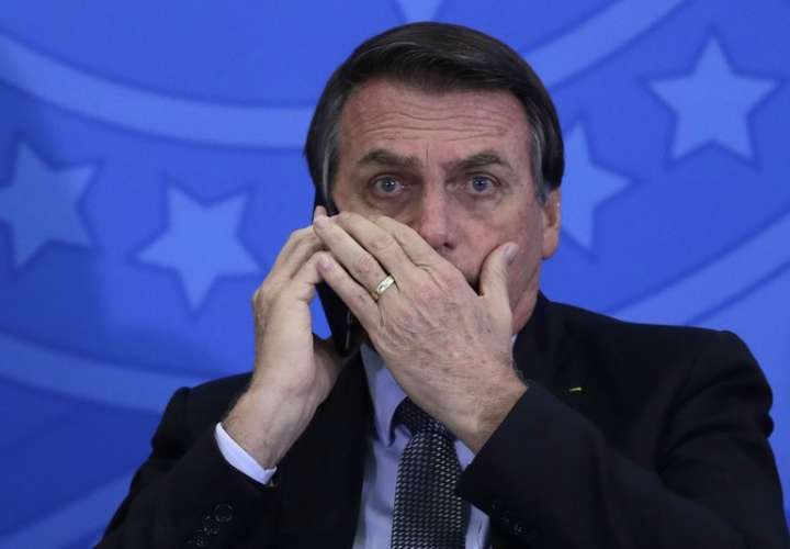 Presidente de Brasil afirma que hackers intervienen su teléfono