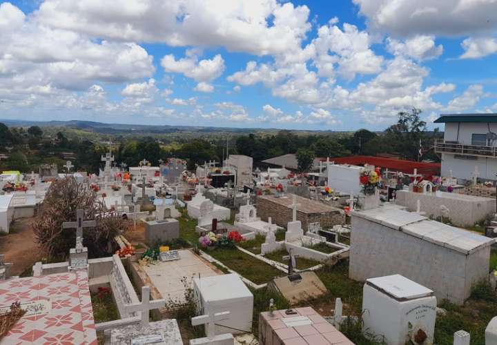 La deuda de familiares de difuntos sepultados en cementerios municipales de la provincia de Panamá Oeste, alcanza cifras millonarias.