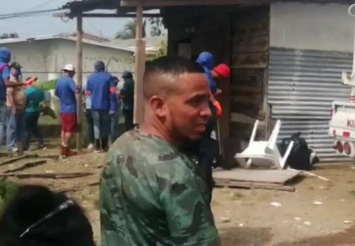Desalojan 3,000 personas que habían invadido terreno en Monte Rico