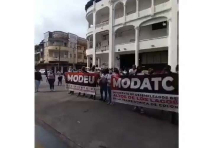Colonenses protestan frente a la Gobernación para pedir empleos 